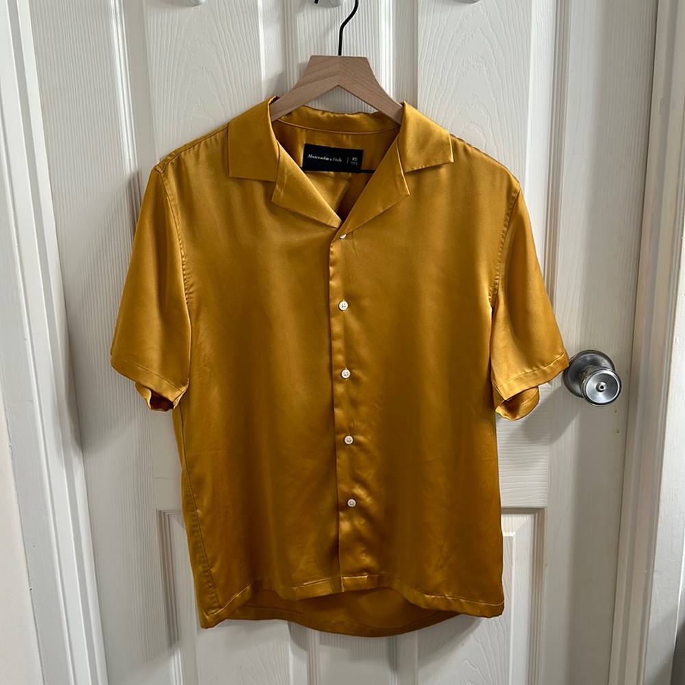 Satin - Abercrombie & Fitch - Button-up - Yellow - Men’s XS
